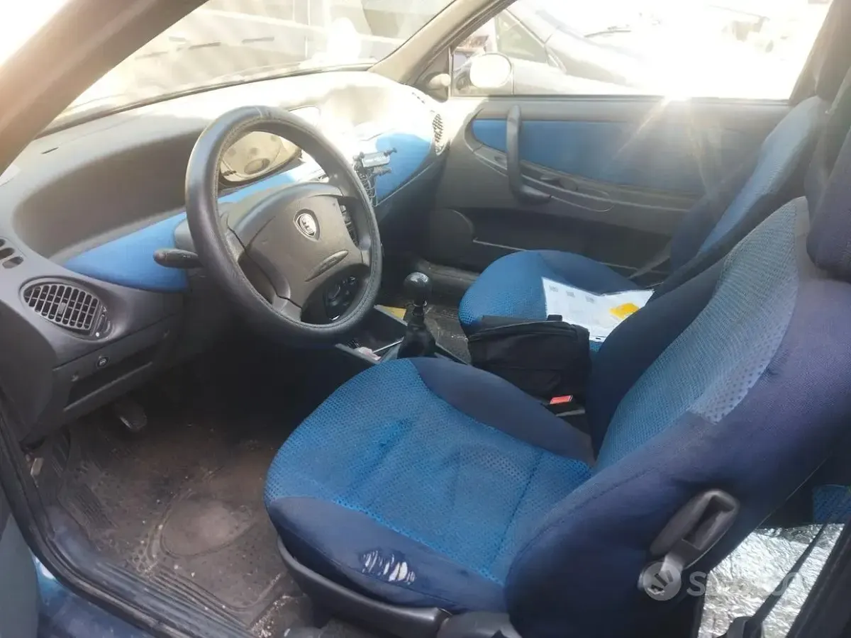 Usata Lancia Ypsilon 60 CV (44 kW) 2001 Utilitaria
