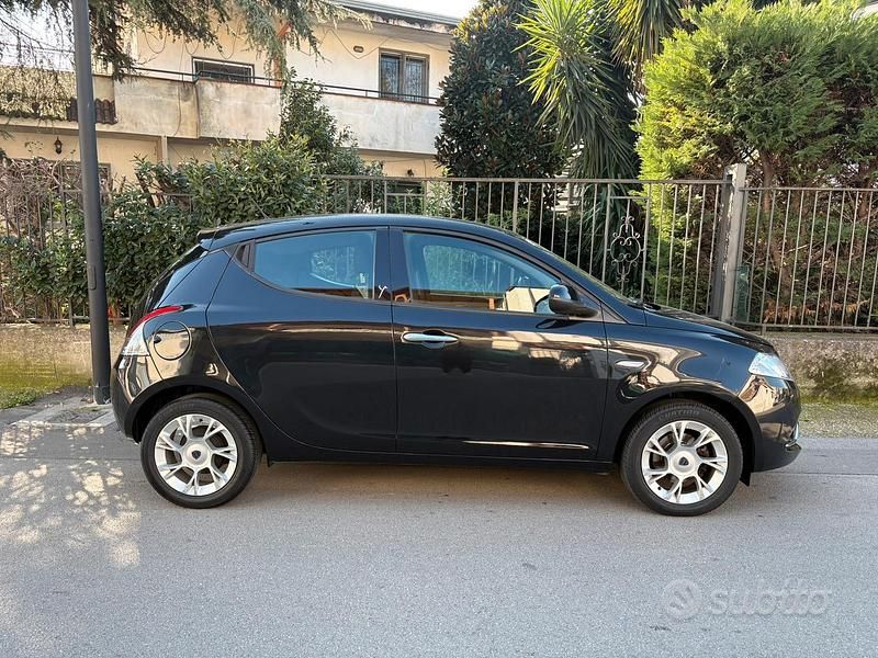 Usata Lancia Ypsilon 69 CV (50 kW) 2016 Utilitaria