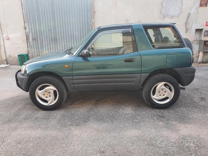 Usata Toyota RAV4 129 CV (94 kW) 1996 Verde Station wagon