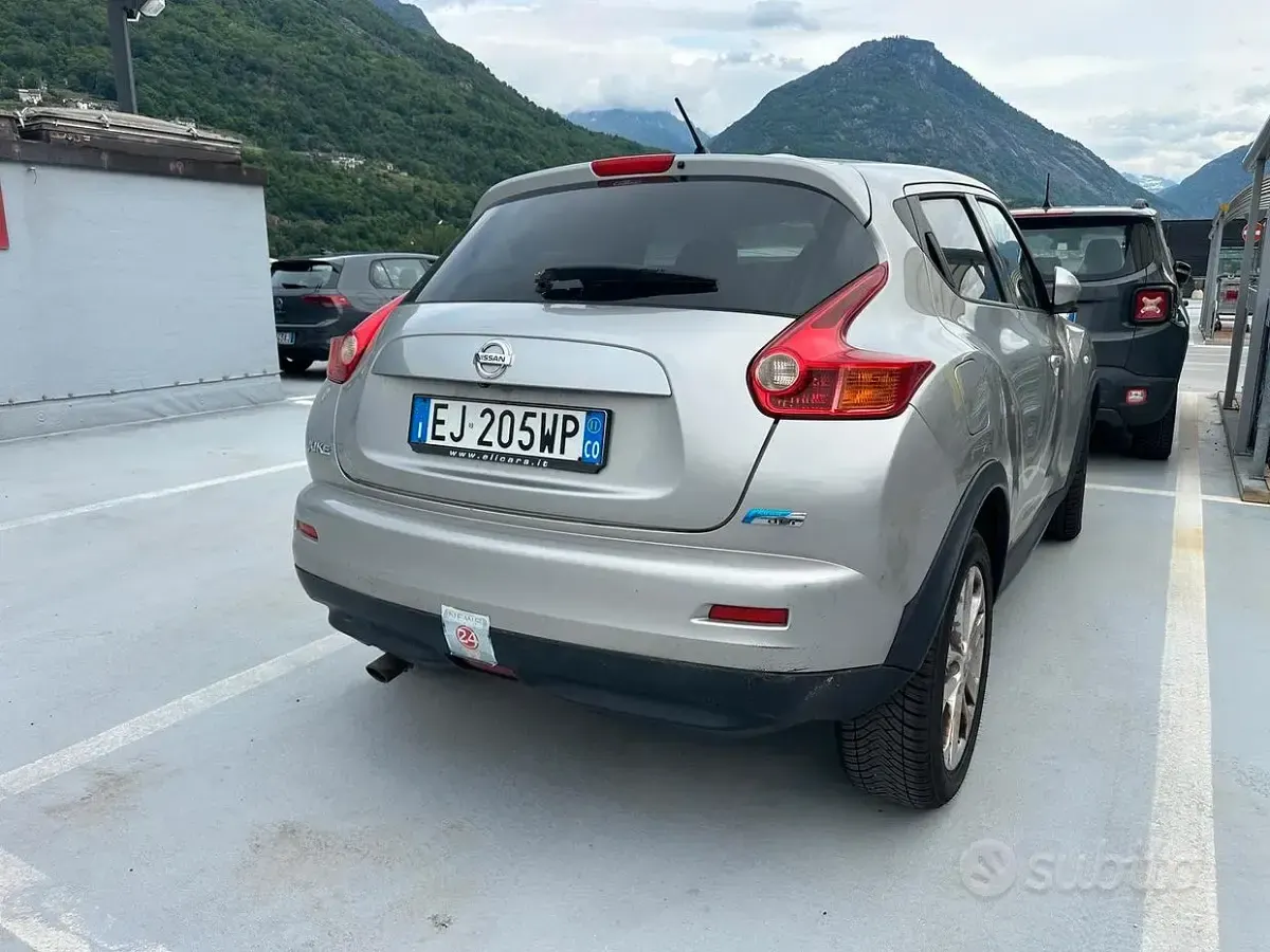 Usata Nissan Juke Tekna 110 CV (80 kW) 2011 Grigio SUV