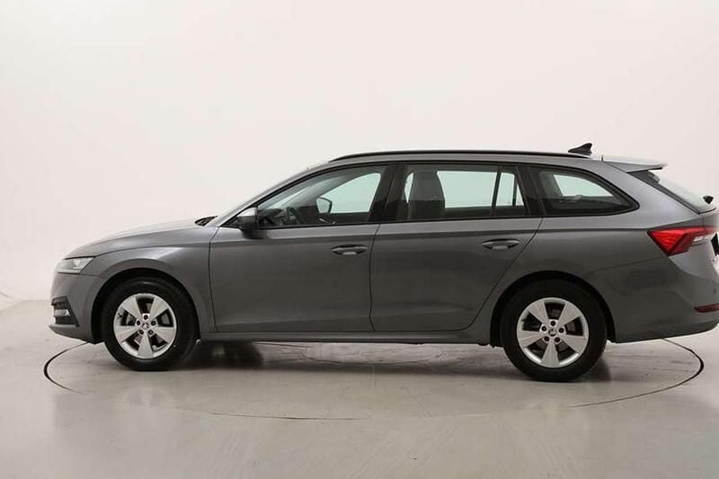 Usata Skoda Octavia Executive 116 CV (85 kW) 2022 Grigio Station wagon