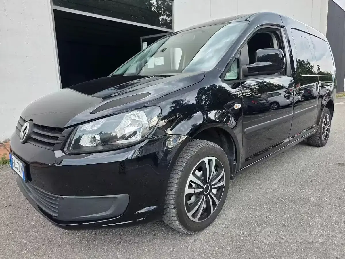 Usata VW Caddy Highline 109 CV (80 kW) 2015 Nero Monovolume