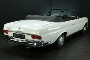Begagnad Mercedes 250 SE 150 HK (110 kW) 1966 Vit Cab