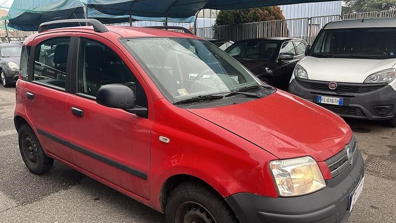 Usata Fiat Panda Dynamic 69 CV (50 kW) 2005 Rosso Utilitaria