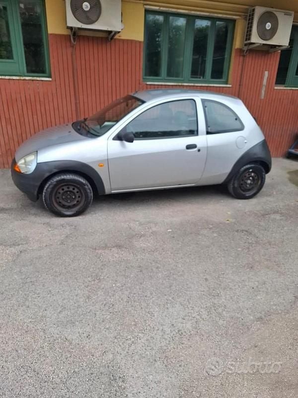 Usata Ford Ka 60 CV (44 kW) 2000 Grigio Utilitaria