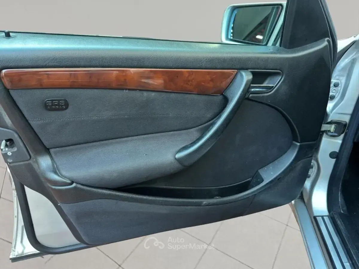 Usata Mercedes C200 Elegance 192 CV (141 kW) 1997 Grigio Berlina