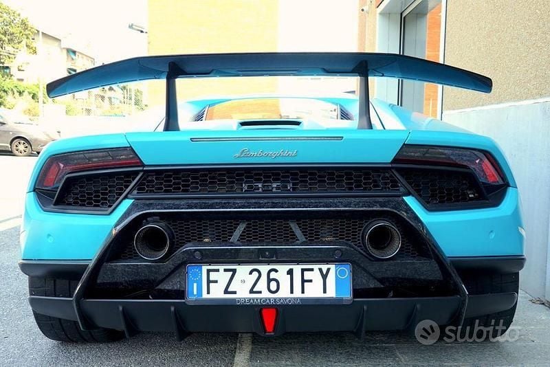 Usata Lamborghini Huracán 640 CV (470 kW) 2018 Azzurro pastello Coupé