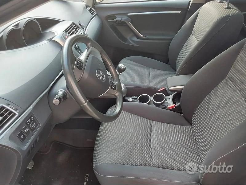 Usata Toyota Verso 2013 Grigio Monovolume