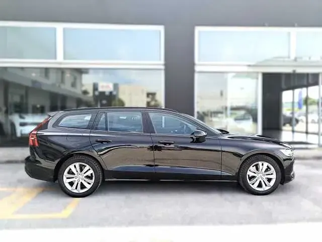 Usata Volvo V60 145 CV (106 kW) 2022 Nero Station wagon