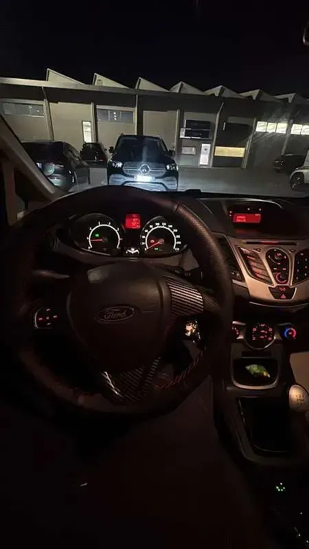 Usata Ford Fiesta 97 CV (71 kW) 2009 Bianco Berlina