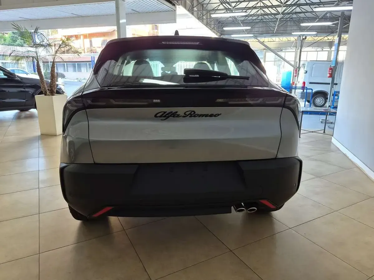 Nuova Alfa Romeo GT Junior 136 CV (100 kW) 2025 Argento SUV