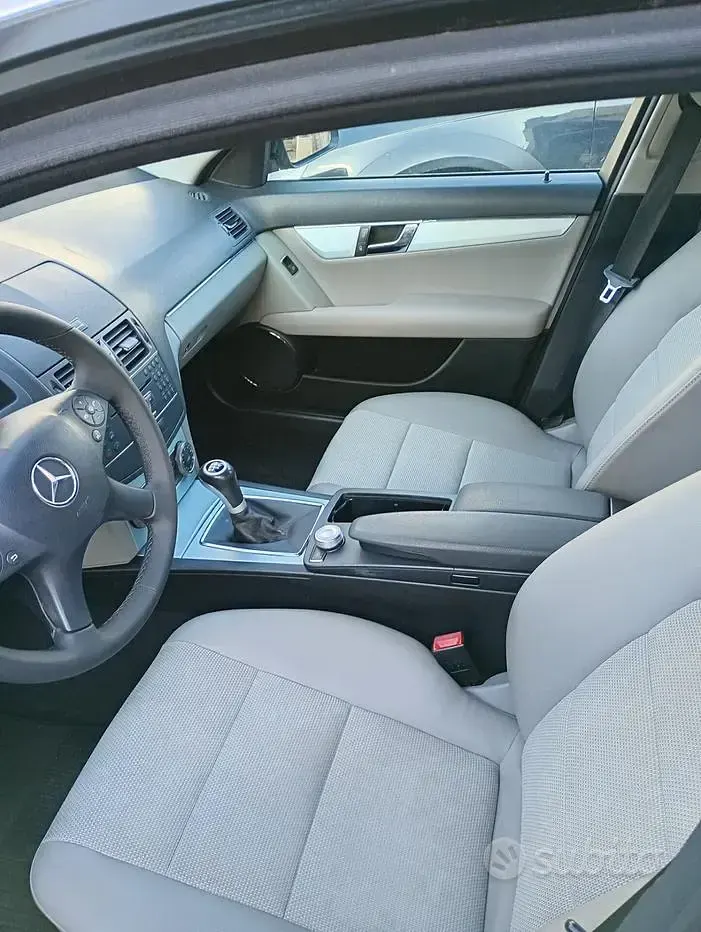 Usata Mercedes C220 Avantgarde 170 CV (125 kW) 2008 Nero Berlina