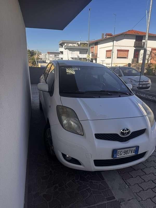Usata Toyota Yaris 90 CV (66 kW) 2011 Utilitaria