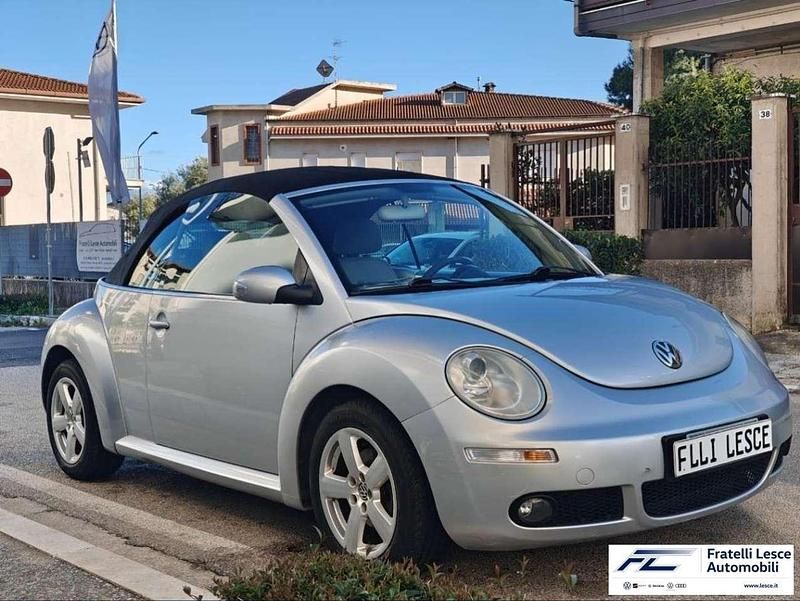 Usata VW New Beetle 105 CV (77 kW) 2006 Argento Utilitaria