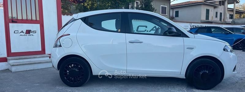 Usata Lancia Ypsilon Gold 69 CV (50 kW) 2022 Bianco Utilitaria