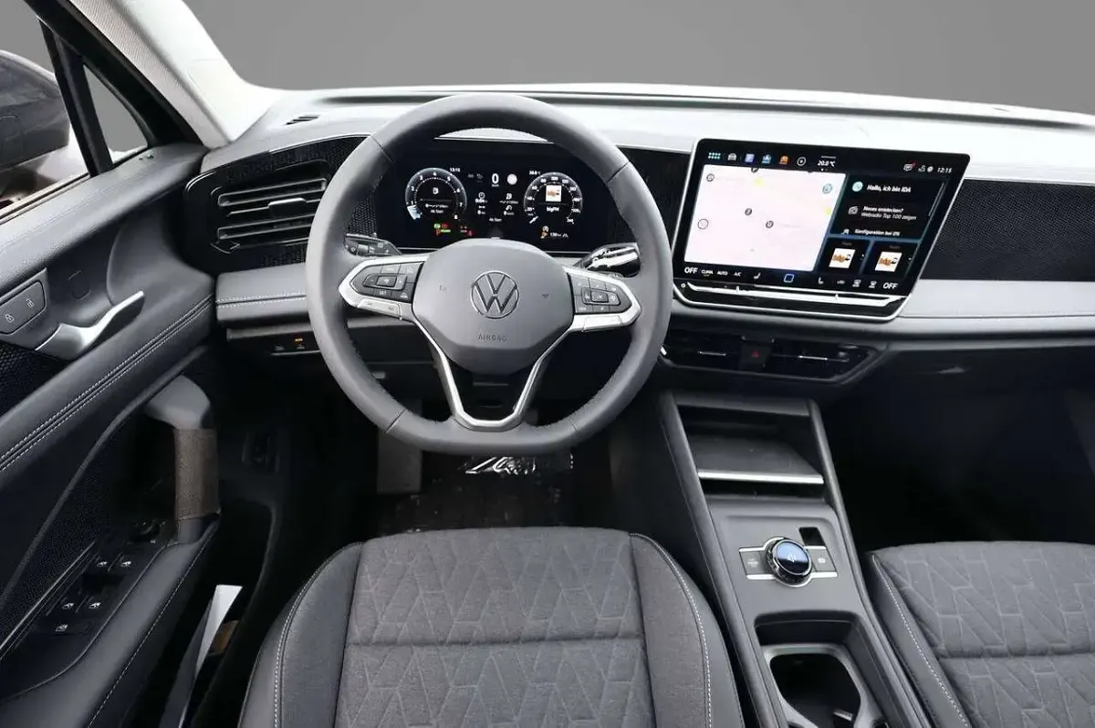 Nuova VW Tiguan Life 150 CV (110 kW) 2026 Grenadill black SUV