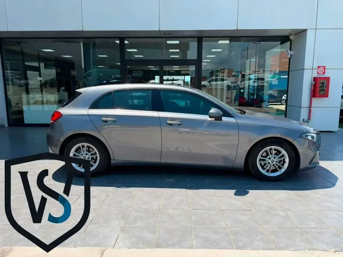 Usata Mercedes A180 Premium 116 CV (85 kW) 2020 Grigio Berlina