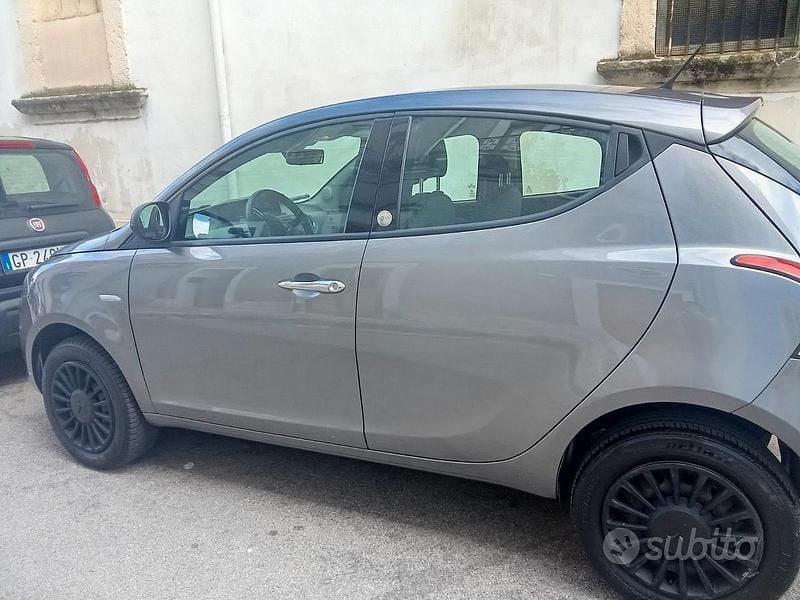 Usata Lancia Ypsilon Gold 86 CV (63 kW) 2013 Utilitaria