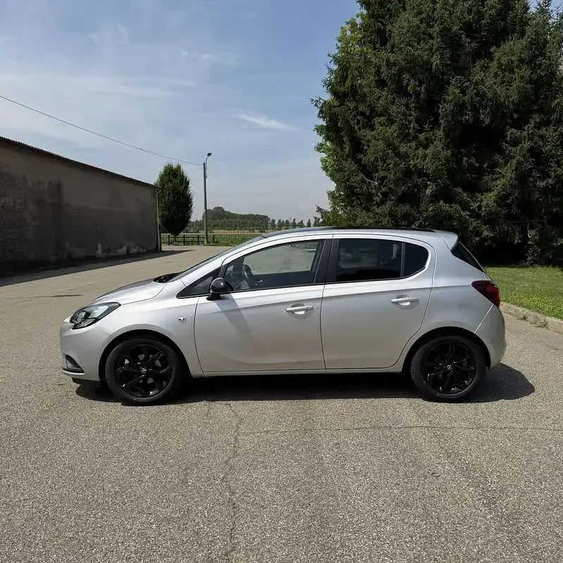 Usata Opel Corsa Cosmo 69 CV (50 kW) 2016 Utilitaria