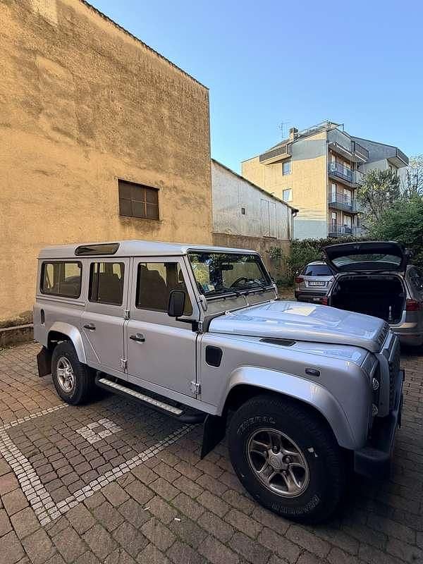 Usata Land Rover Defender S 122 CV (89 kW) 2010 Grigio Station wagon