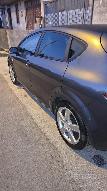 Occasion Seat Leon 140 ch (102 kW) 2005 Gris Citadine
