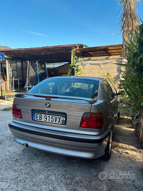 Usata BMW 318 Efficient Dynamics 140 CV (102 kW) 1994 Grigio Coupé
