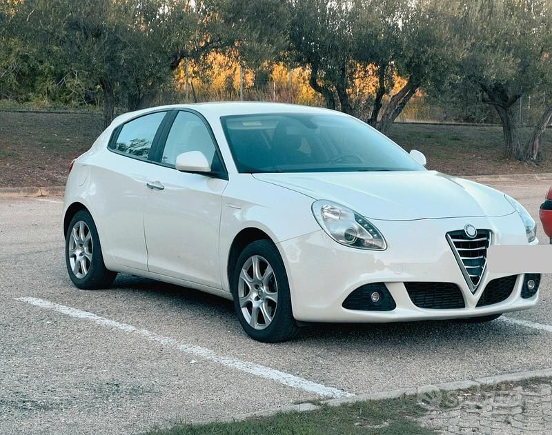 Usata 2013 Alfa Romeo Giulietta Tre volumi | 3700 € (Super prezzo) - Immagine 1/4
