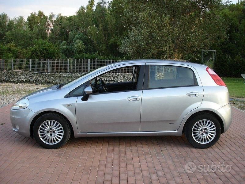 Usata Fiat Grande Punto Dynamic 75 CV (55 kW) 2006 Grigio Utilitaria