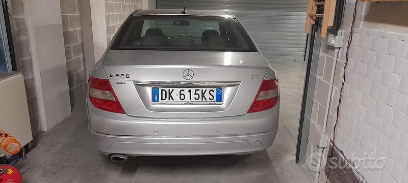 Usata Mercedes C220 Elegance 170 CV (125 kW) 2007 Grigio Berlina