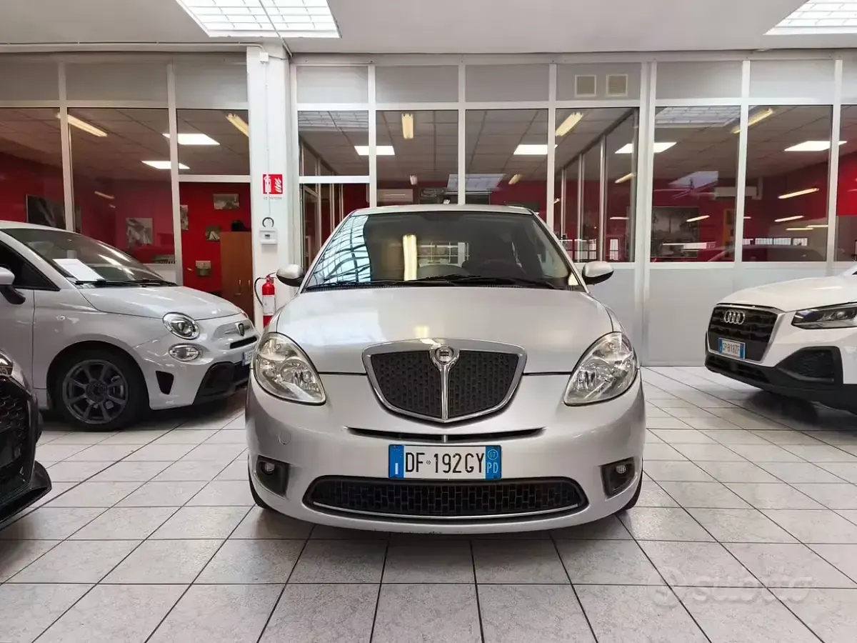 Usata Lancia Ypsilon 60 CV (44 kW) 2007 Grigio Utilitaria