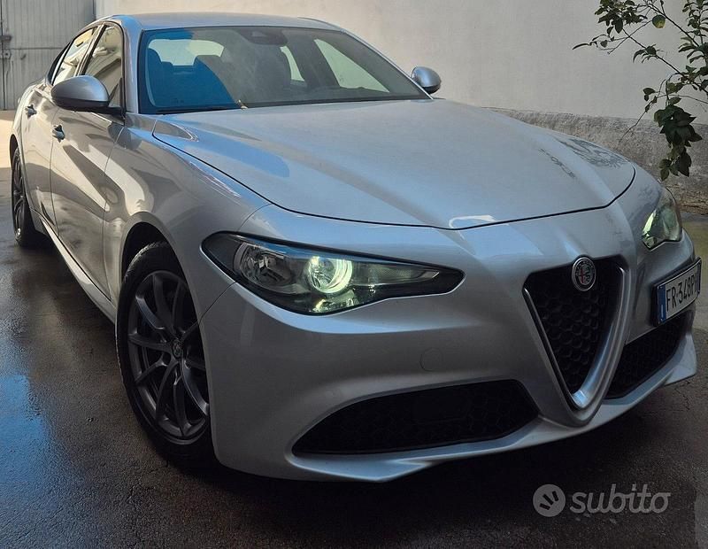 Usata Alfa Romeo Giulia 150 CV (110 kW) 2018 Grigio Berlina