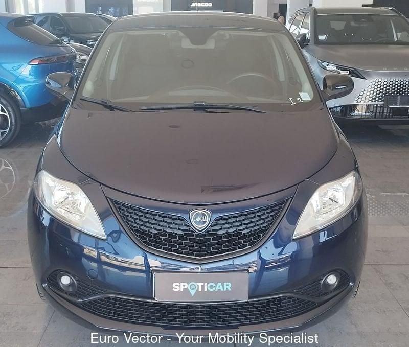 Usata Lancia Ypsilon Gold 70 CV (51 kW) 2021 Blu Utilitaria