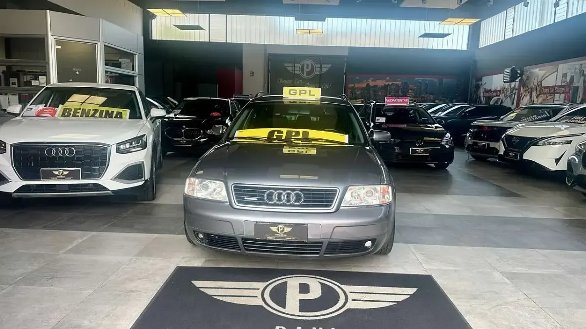 Usata Audi A6 Ambiente 179 CV (131 kW) 1998 Grigio metallizzato Station wagon