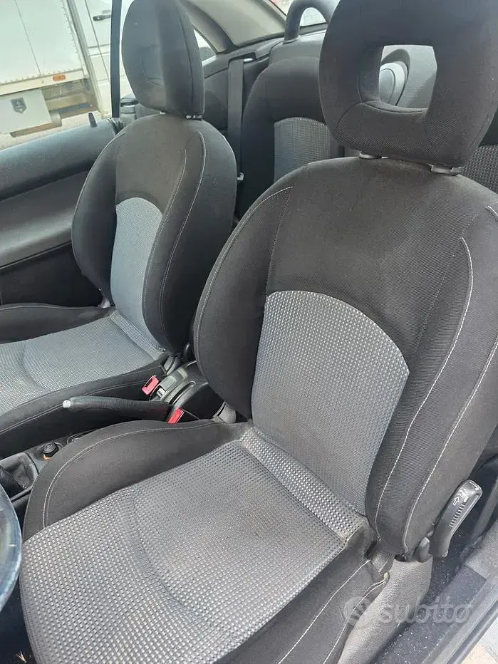Usata Peugeot 206 CC 109 CV (80 kW) 2001 Grigio Cabrio