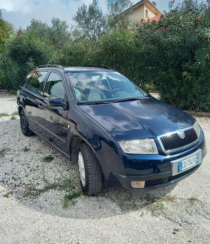 Blu Usata 2002 Skoda Fabia Utilitaria | 1600 € (Ottimo prezzo) - Immagine 1/4