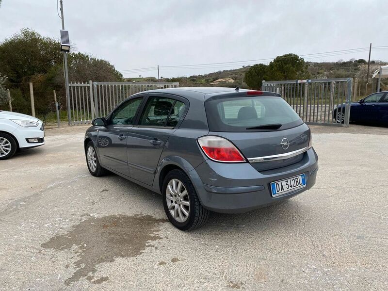 Usato 2006 Opel Astra 1.7 Diesel 101 CV (1.990 €)