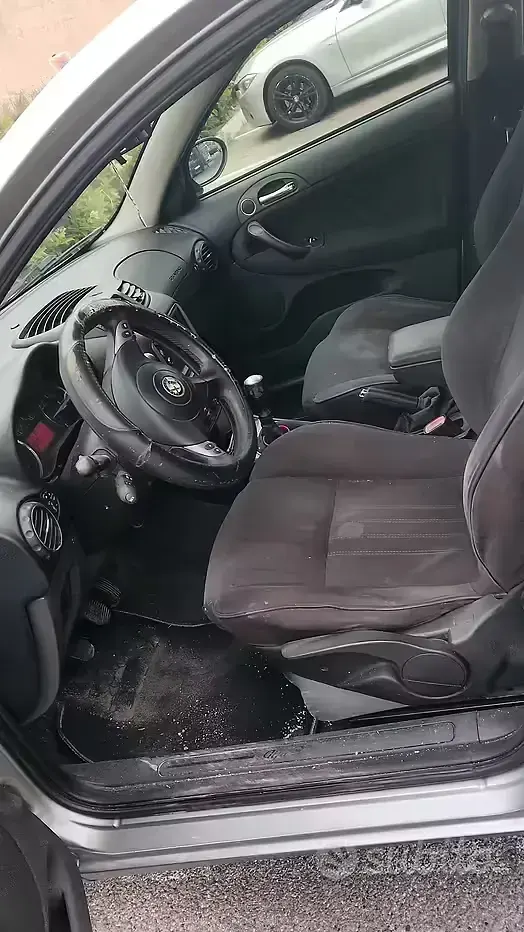 Usata Alfa Romeo 147 150 CV (110 kW) 2004 Grigio Utilitaria