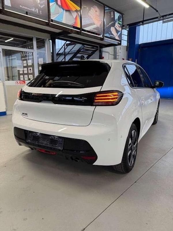 Usata Peugeot 208 Allure 101 CV (74 kW) 2024 Bianco Utilitaria