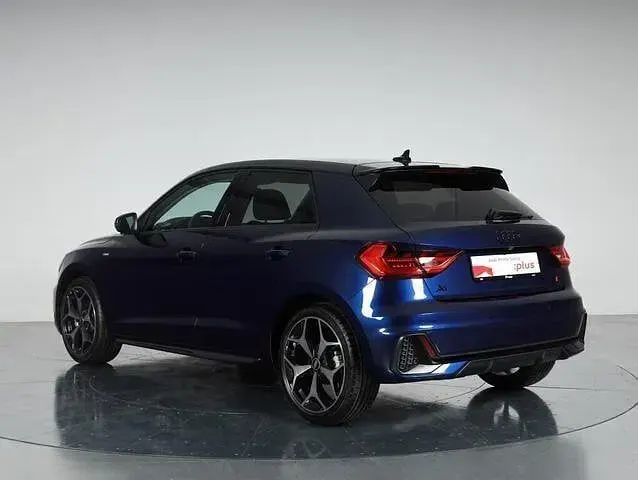 Usata Audi A1 Sportback Comfort 116 CV (85 kW) 2025 Blu navarra metallizzato nero mito metal Utilitaria