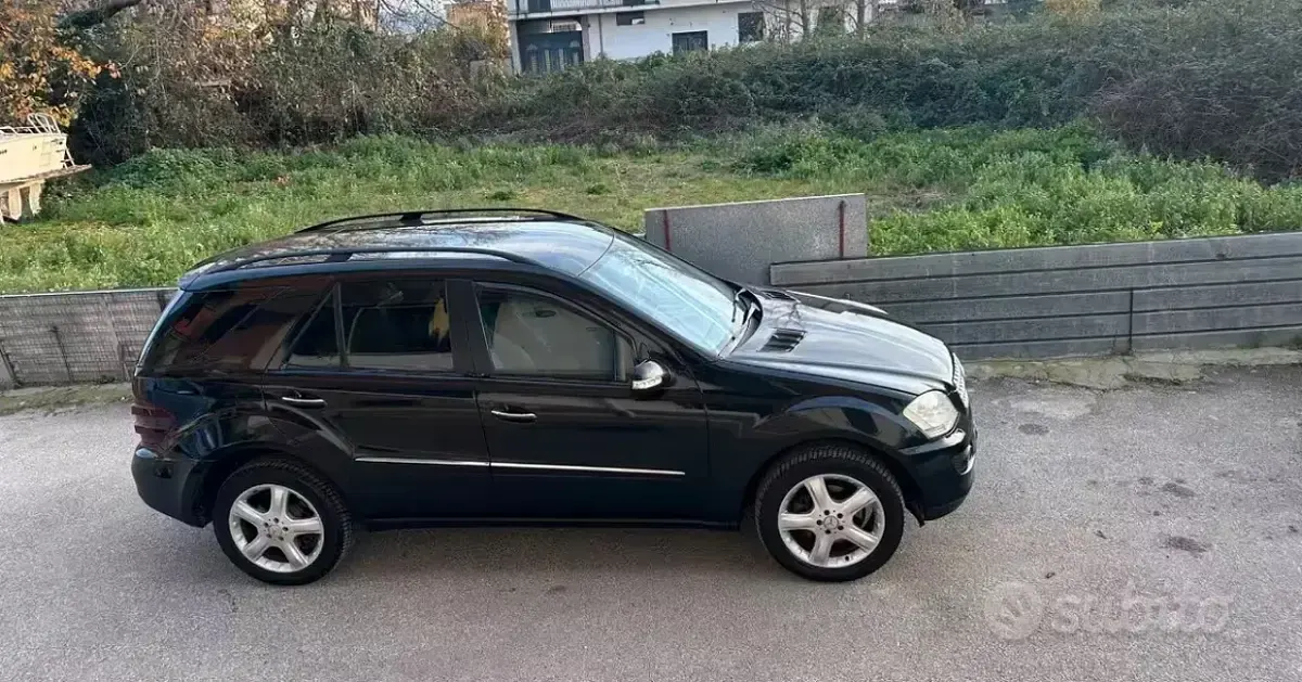 Usata Mercedes ML320 224 CV (164 kW) 2007 Nero SUV