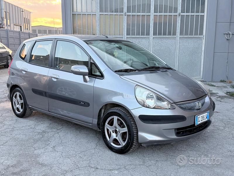 Usata Honda Jazz 83 CV (61 kW) 2006 Grigio Utilitaria