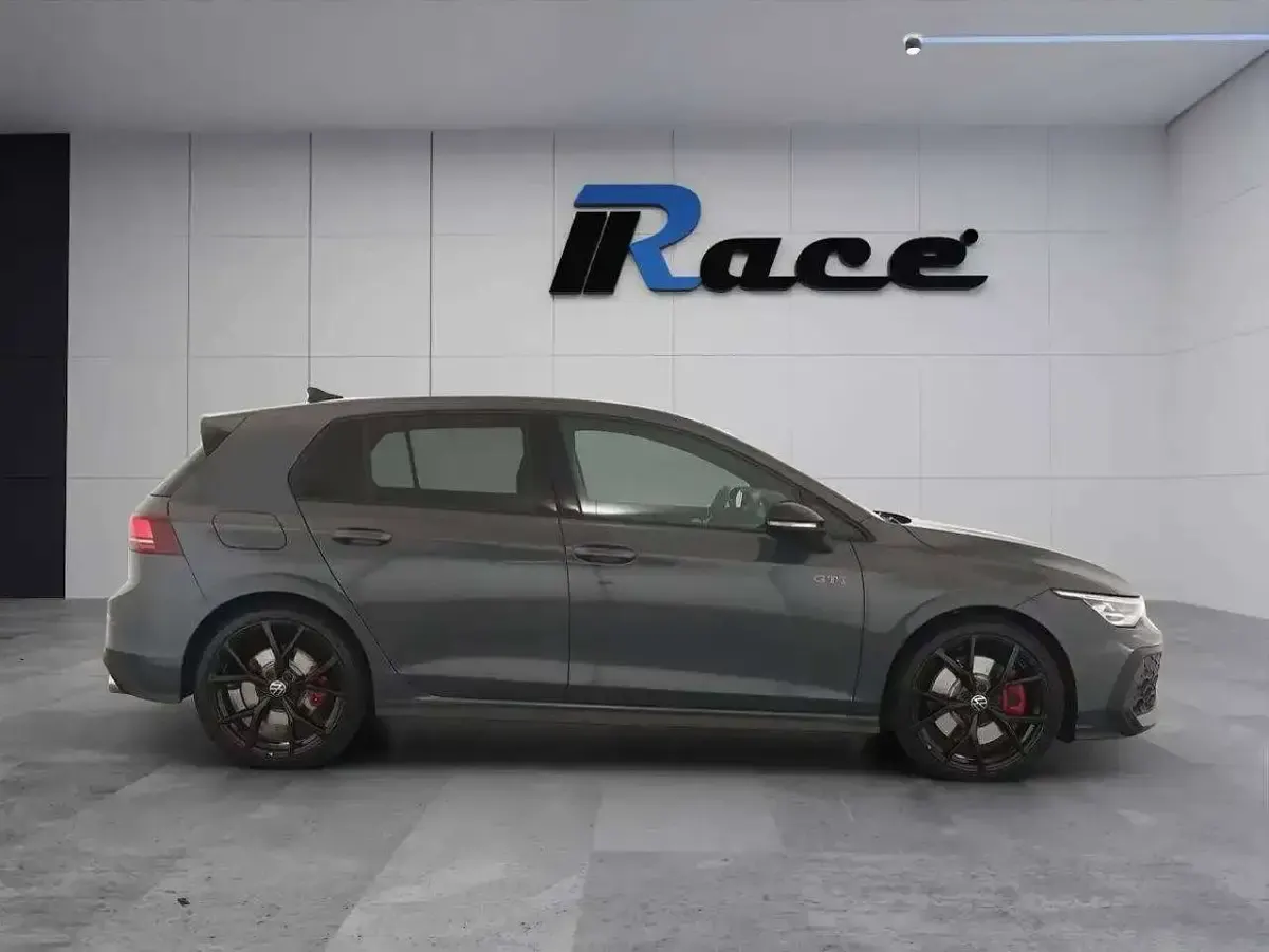 Usata VW Golf VIII GTI 245 CV (180 kW) 2025 Grigio Berlina