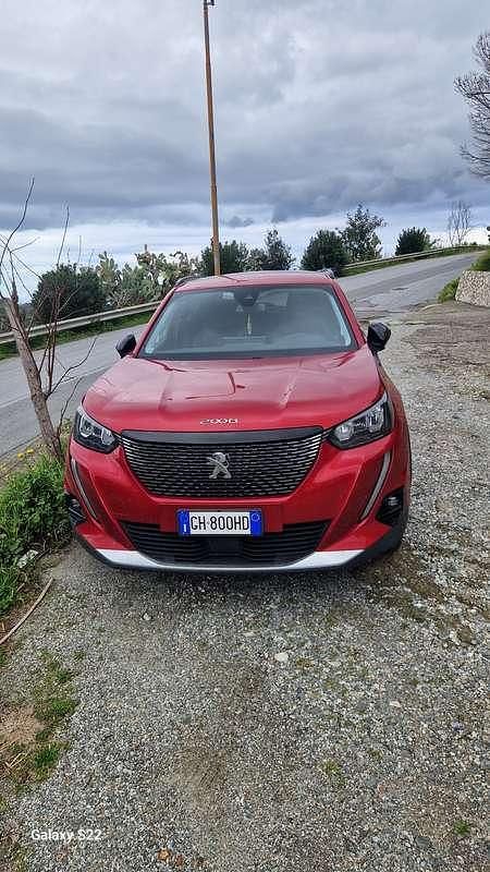 Usata Peugeot 2008 Allure 110 CV (80 kW) 2022 Rosso SUV