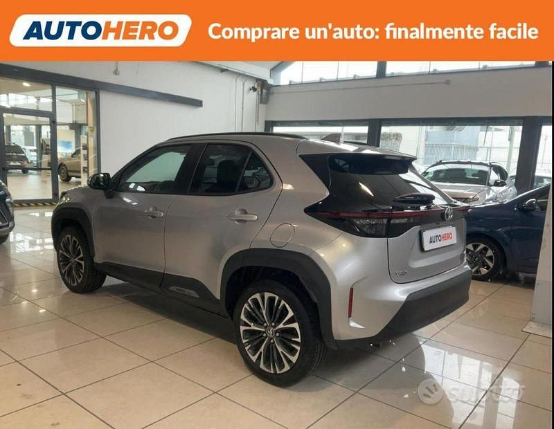 Usata Toyota Yaris Cross Lounge 92 CV (67 kW) 2023 Argento SUV