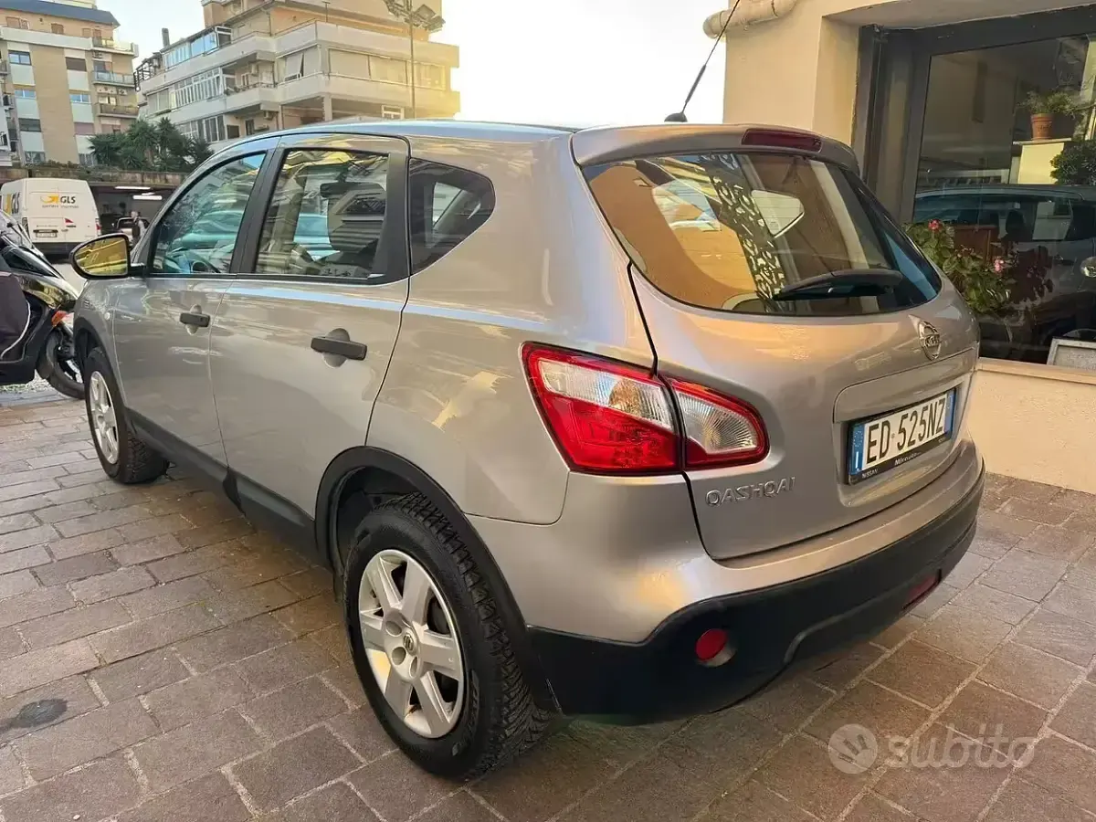 Usata Nissan Qashqai Acenta 114 CV (83 kW) 2010 Grigio SUV