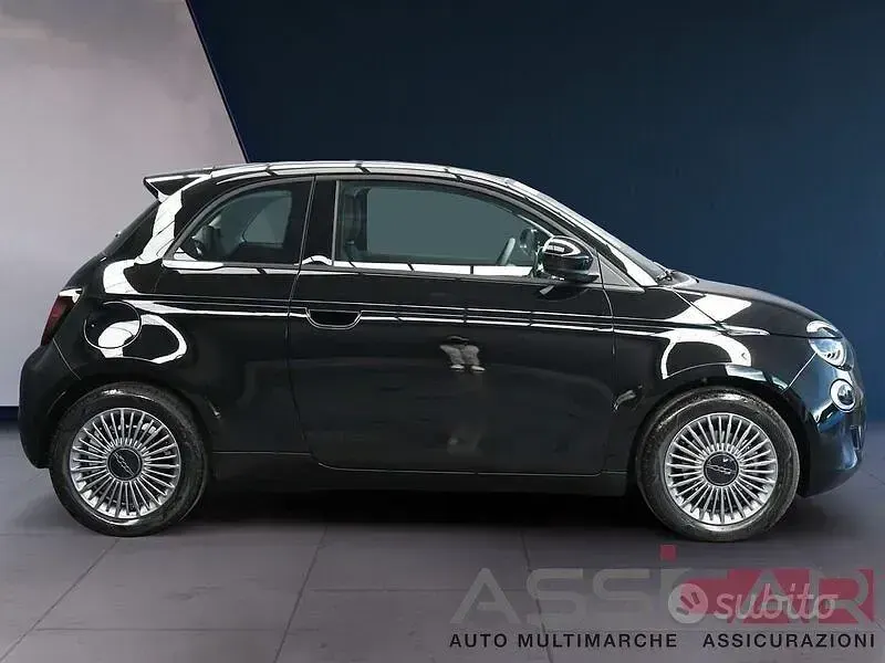 Neu Fiat 500 65 PS (47 kW) 2026 Schwarz Limousine