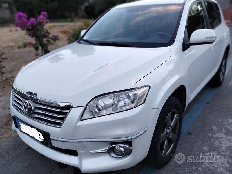 Bianco Usata 2012 Toyota RAV4 SUV | 12.500 € (Cara) - Immagine 1/4