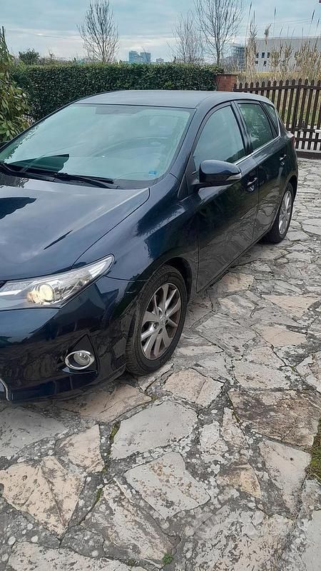 Usata Toyota Auris 2014 Blu Berlina