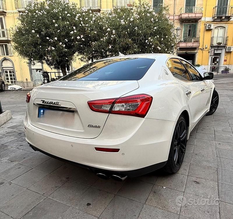 Usata Maserati Ghibli 275 CV (202 kW) 2015 Bianco Berlina