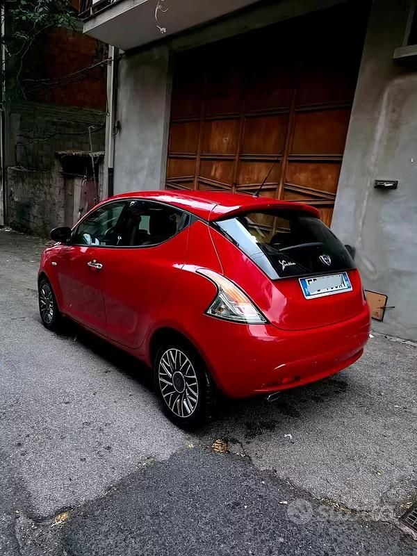 Usata Lancia Ypsilon 95 CV (69 kW) 2016 Rosso Utilitaria
